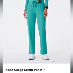 Women's Figs Kade Cargo Scrub Pants in Oasis size SMALL PETITE